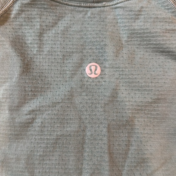 lululemon athletica Swiftly Tech Short Sleeve Tee - Green Hip Length size 6 - Picture 4 of 4